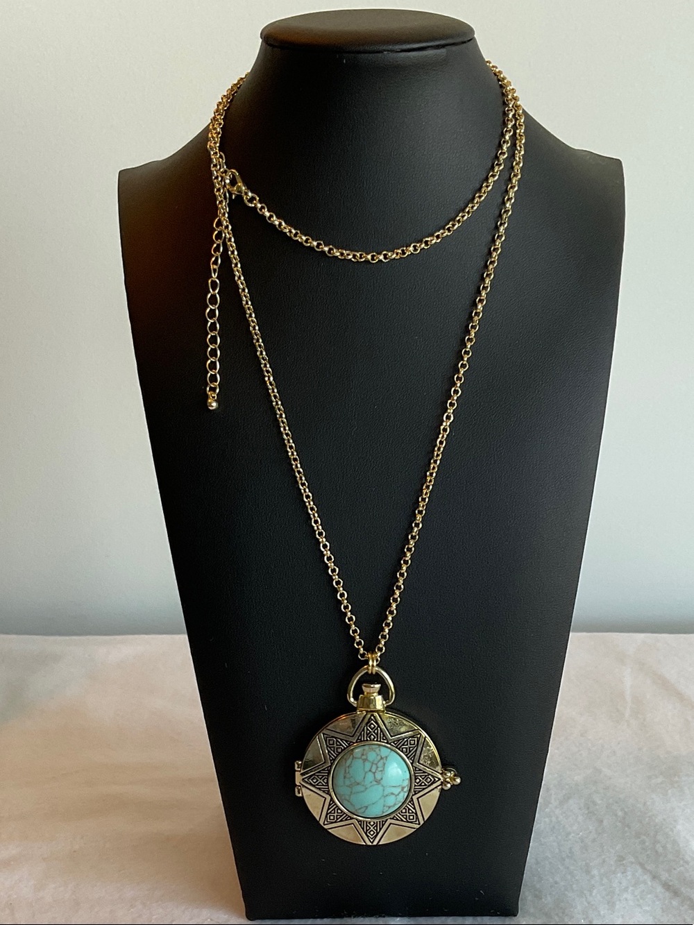 Turquoise Compass Like Magnifying Glass Necklace